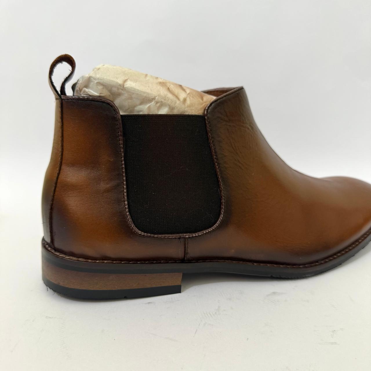 CLASSIC BROWN CHELSEA BOOTS