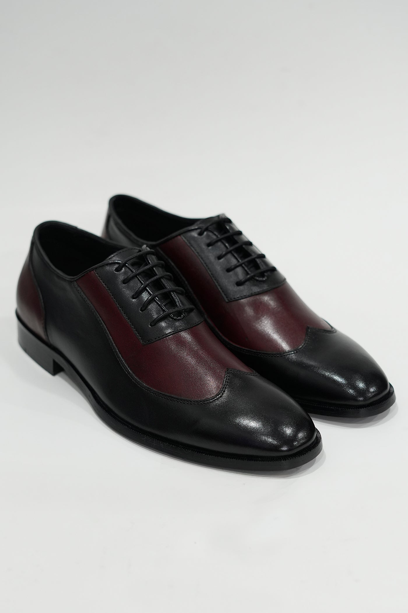 TWO-TONE OXFORD LACE-UP DRESS SHOE