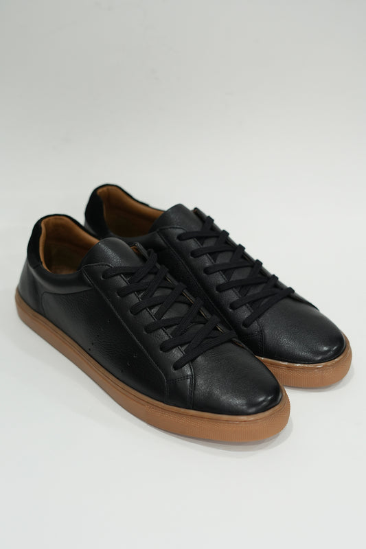 BLACK LOW-TOP SNEAKERS