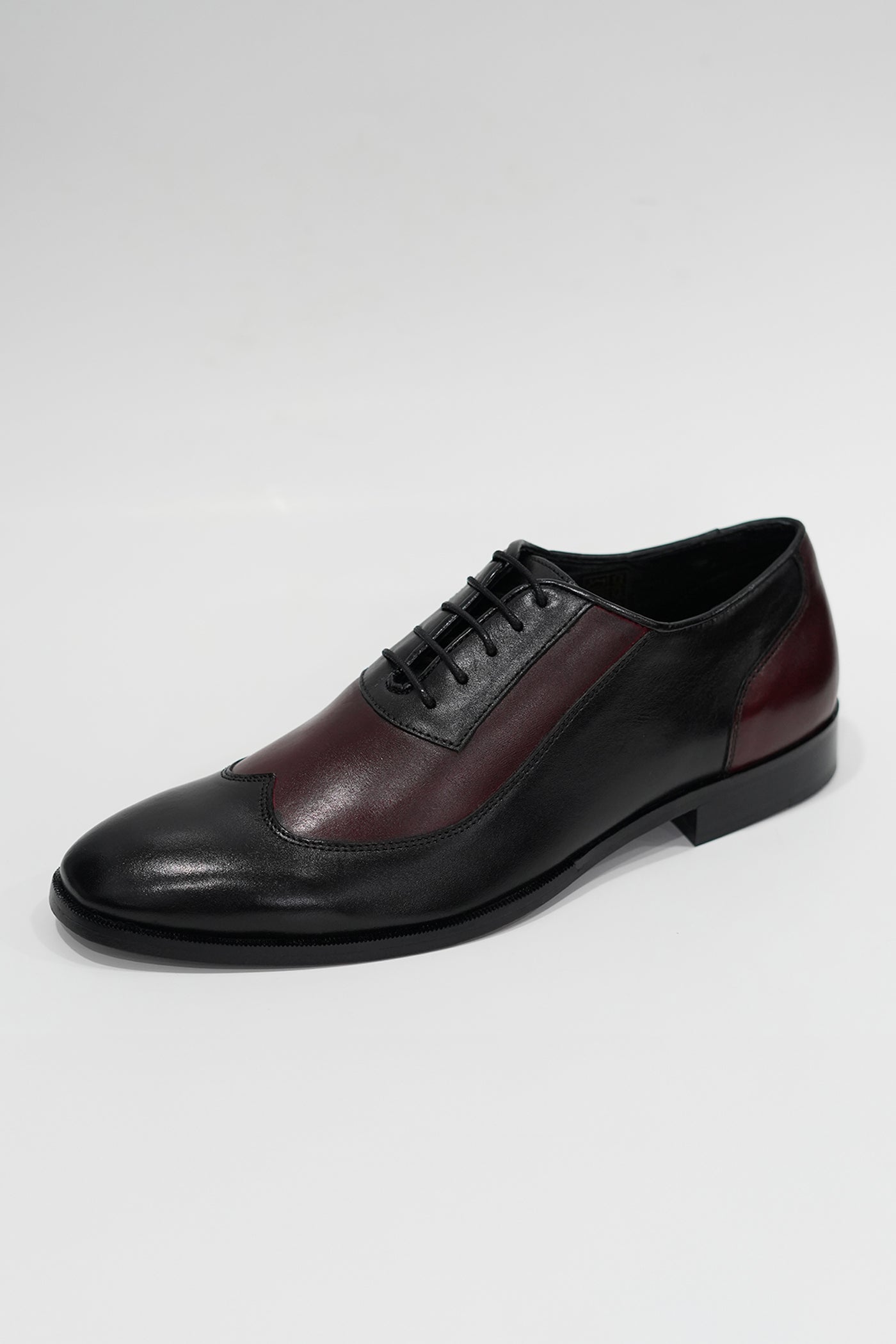 TWO-TONE OXFORD LACE-UP DRESS SHOE