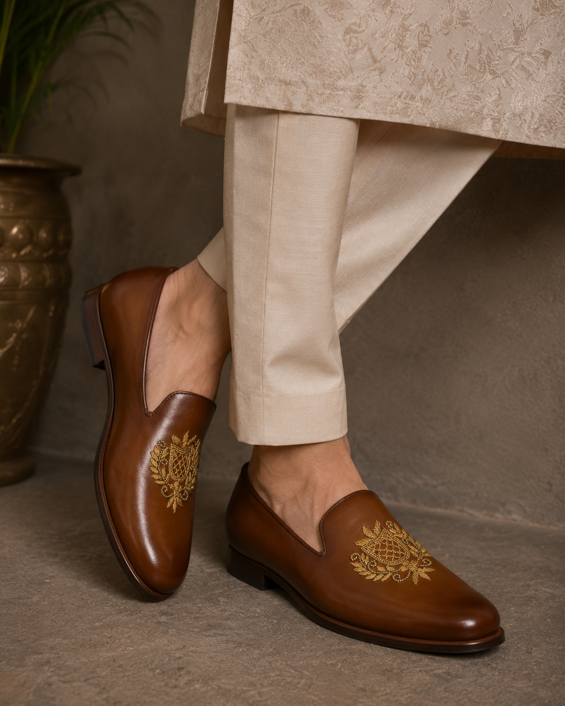 BROWN EMBROIDERED LOAFERS
