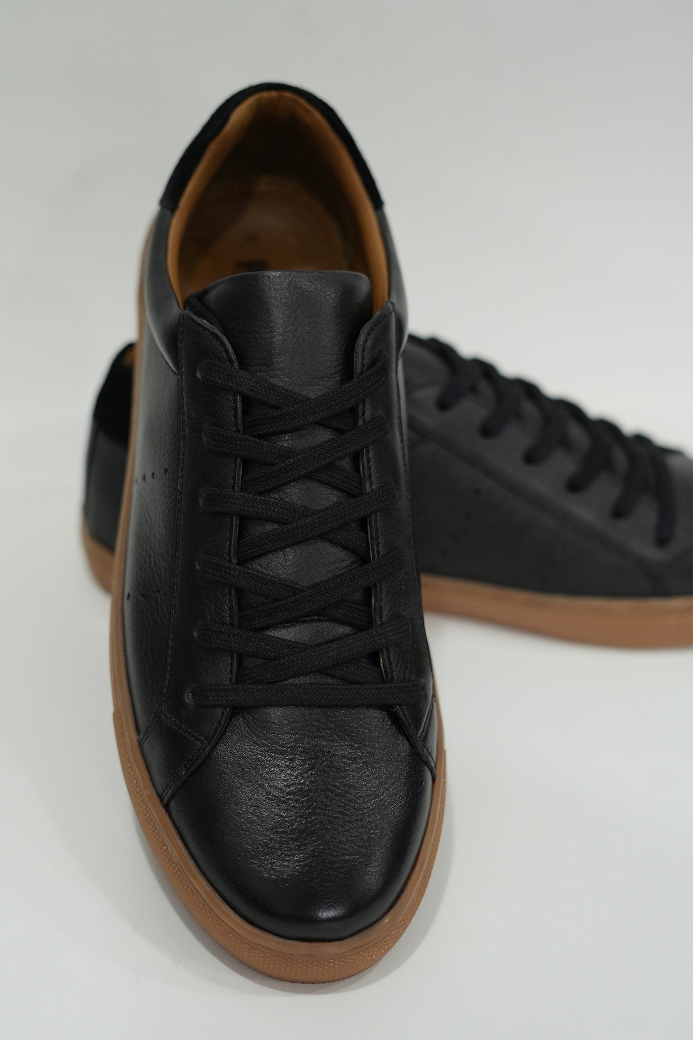 BLACK LOW-TOP SNEAKERS
