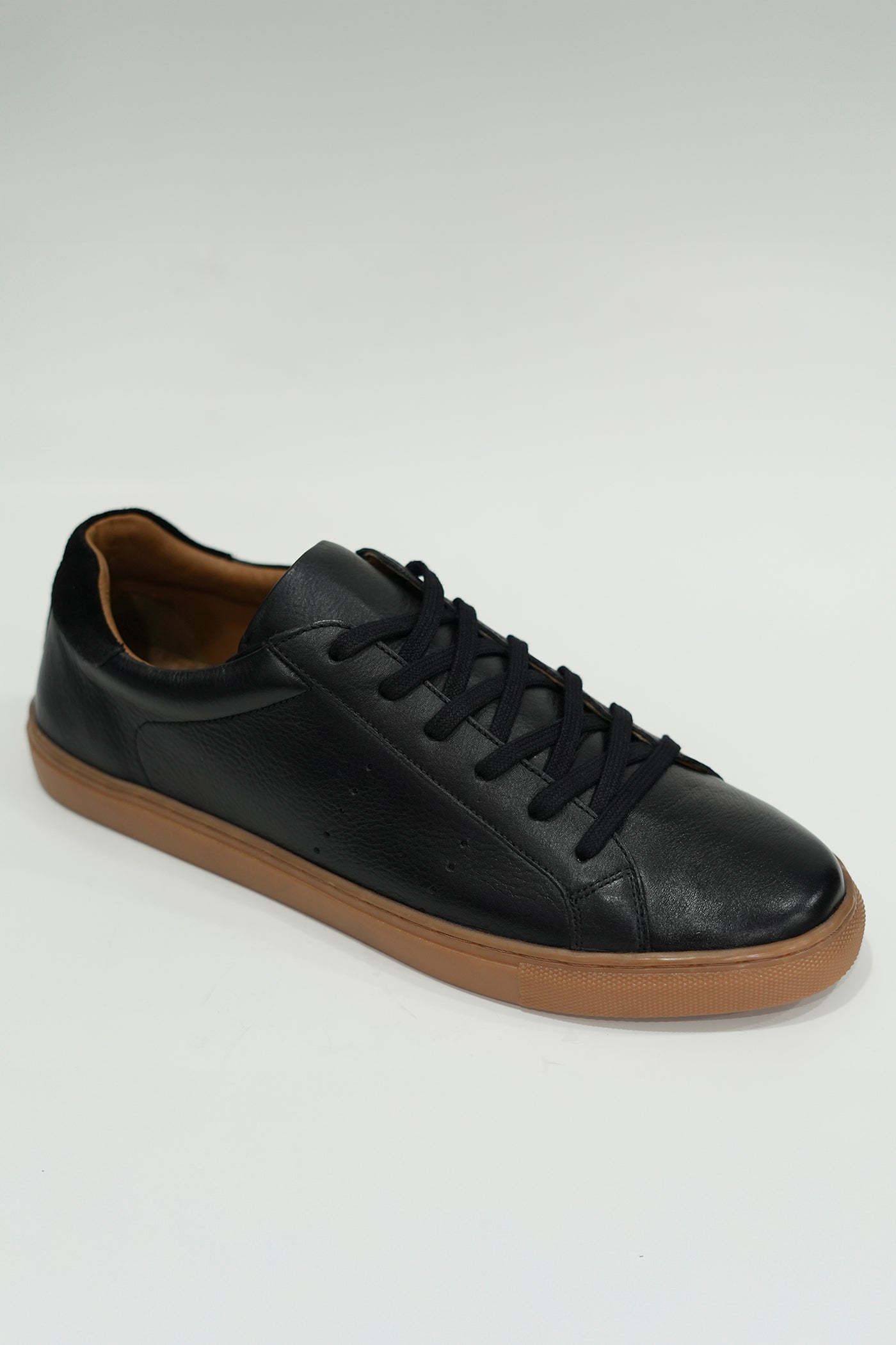 BLACK LOW-TOP SNEAKERS