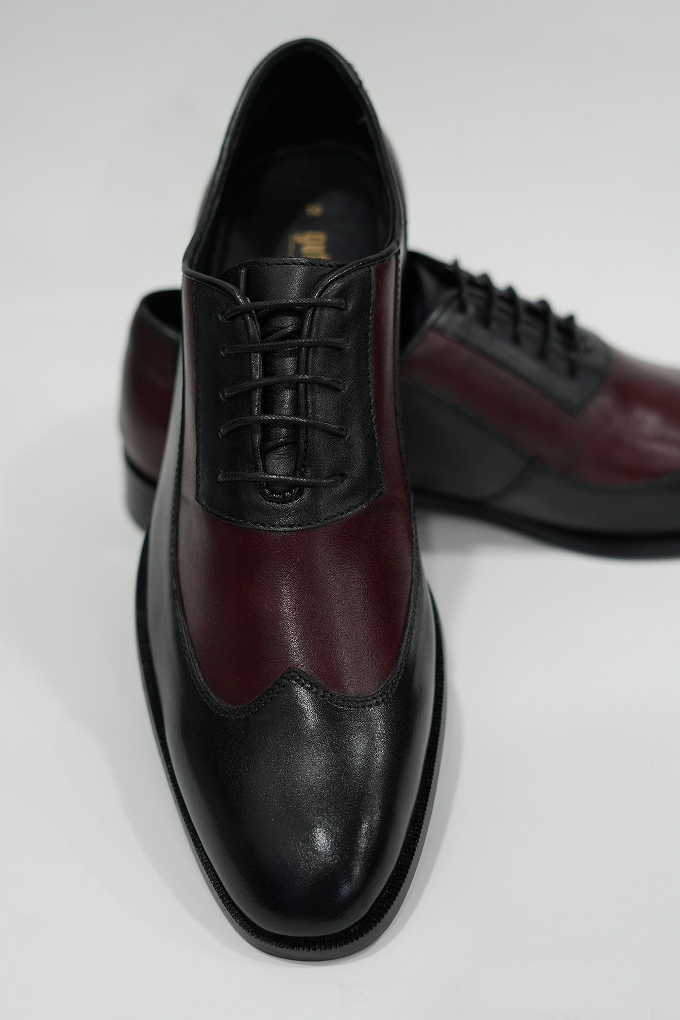 TWO-TONE OXFORD LACE-UP DRESS SHOE