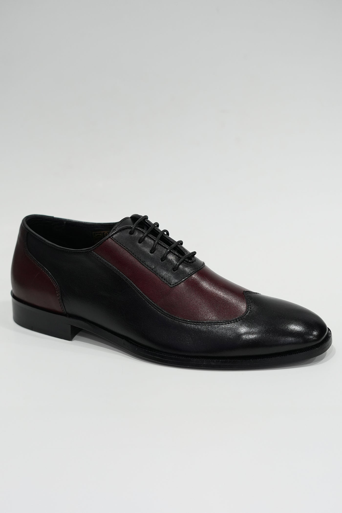 TWO-TONE OXFORD LACE-UP DRESS SHOE