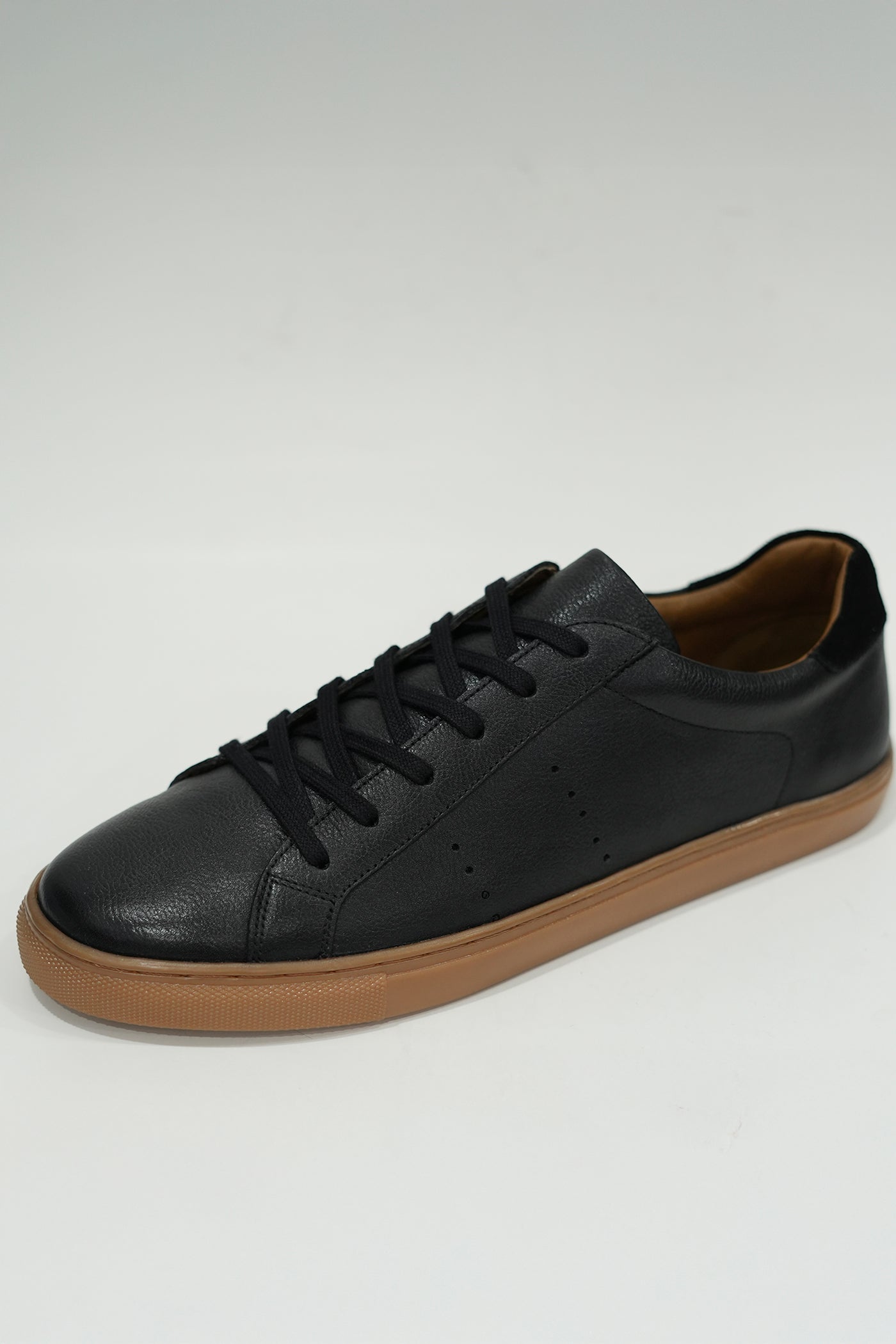 BLACK LOW-TOP SNEAKERS