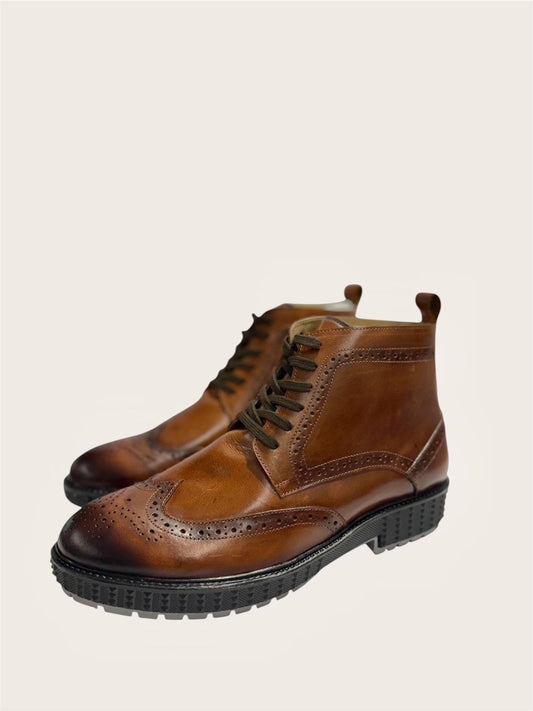 CLASSIC TAN LEATHER BROGUE BOOTS