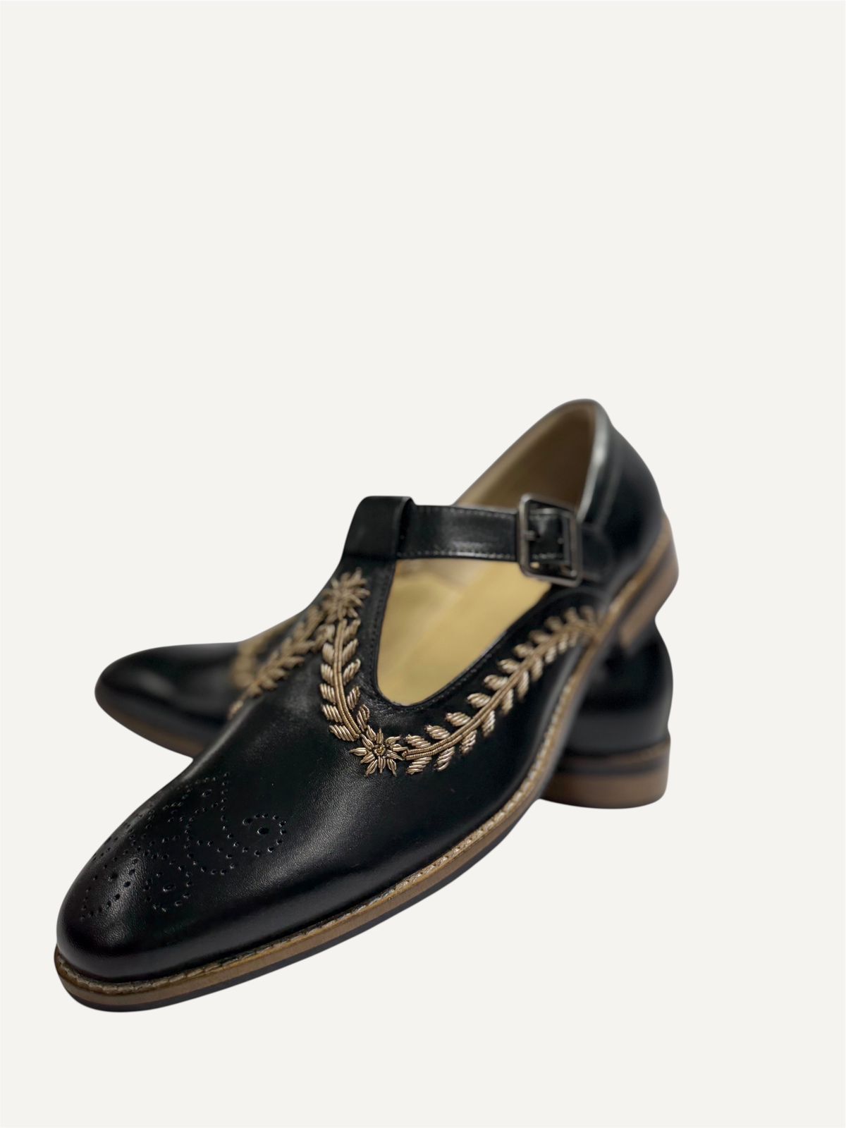 BLACK LEATHER EMBROIDERED BUCKLE STRAP SHOES