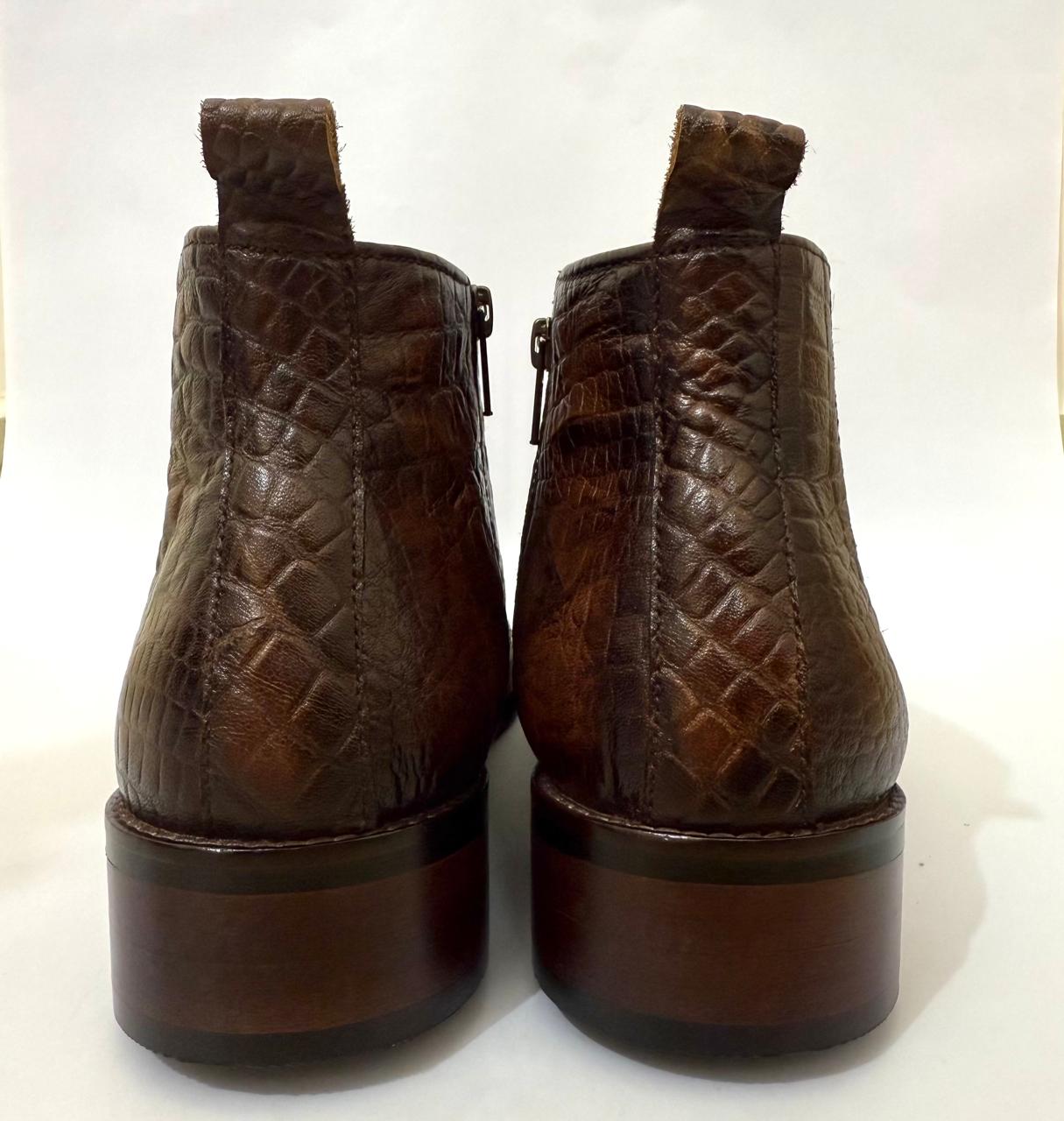 CLASSIC BROWN TEXTURED CHELSEA BOOTS