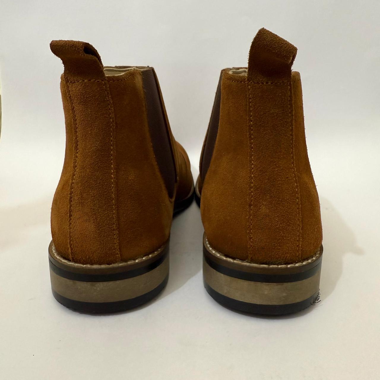 CLASSIC TAN SUEDE CHELSEA BOOTS