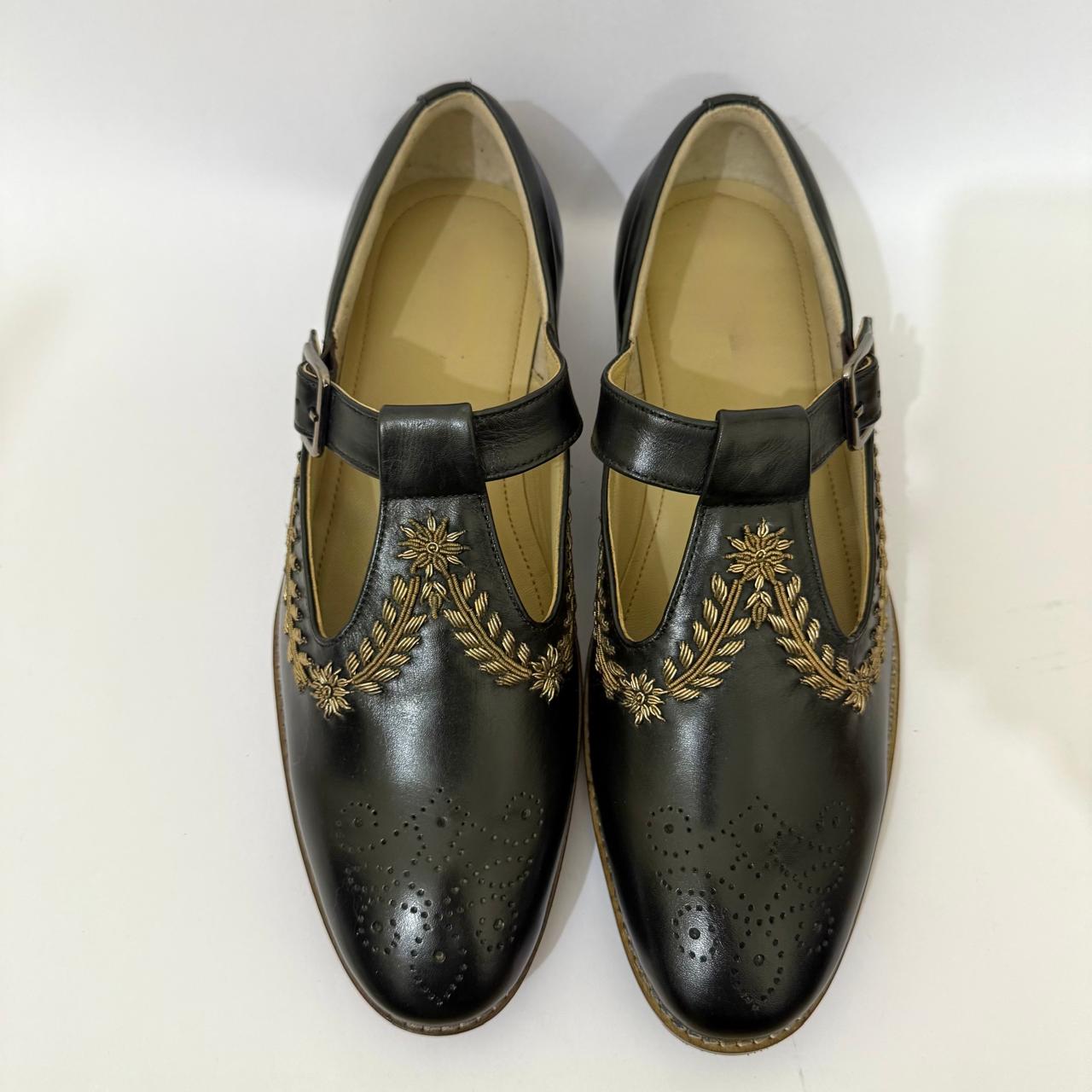 BLACK LEATHER EMBROIDERED BUCKLE STRAP SHOES