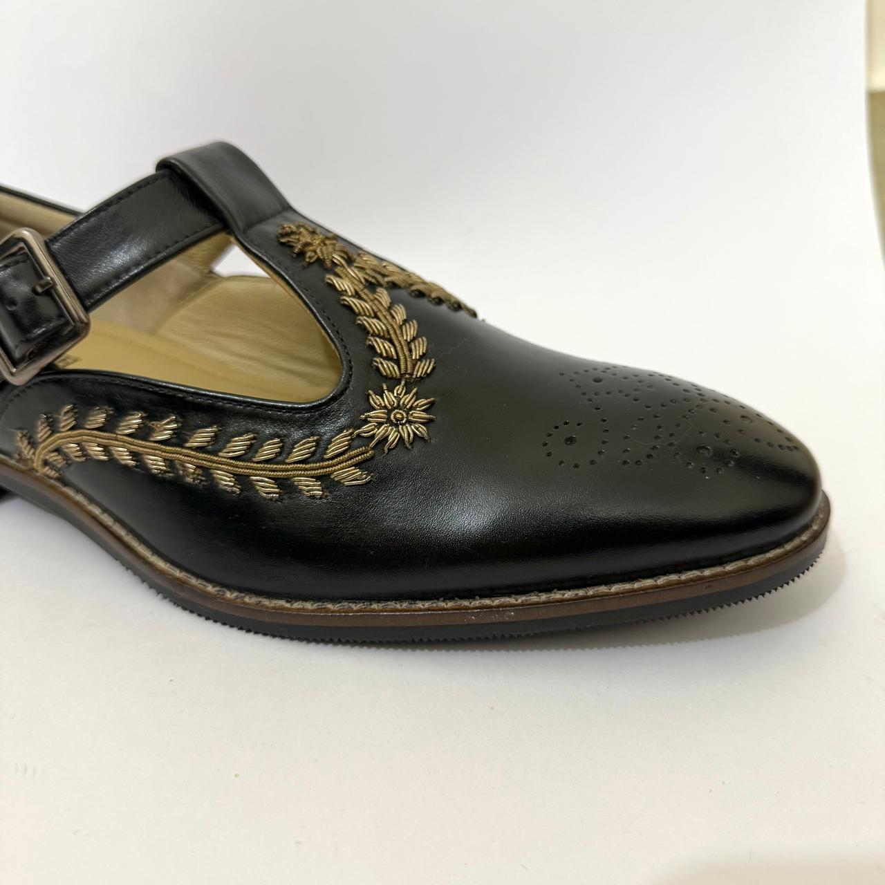 BLACK LEATHER EMBROIDERED BUCKLE STRAP SHOES
