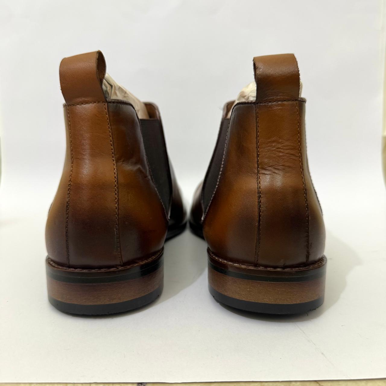 CLASSIC BROWN CHELSEA BOOTS