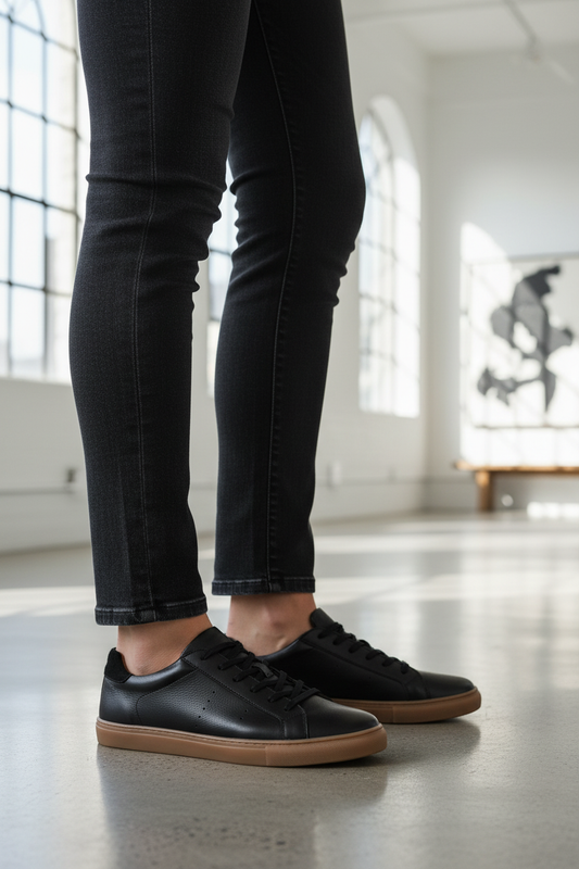 BLACK LOW-TOP SNEAKERS